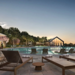 Conjunto aquático com prainha do Fazenda Itapety Helbor – lazer de clube Mogi das Cruzes SP