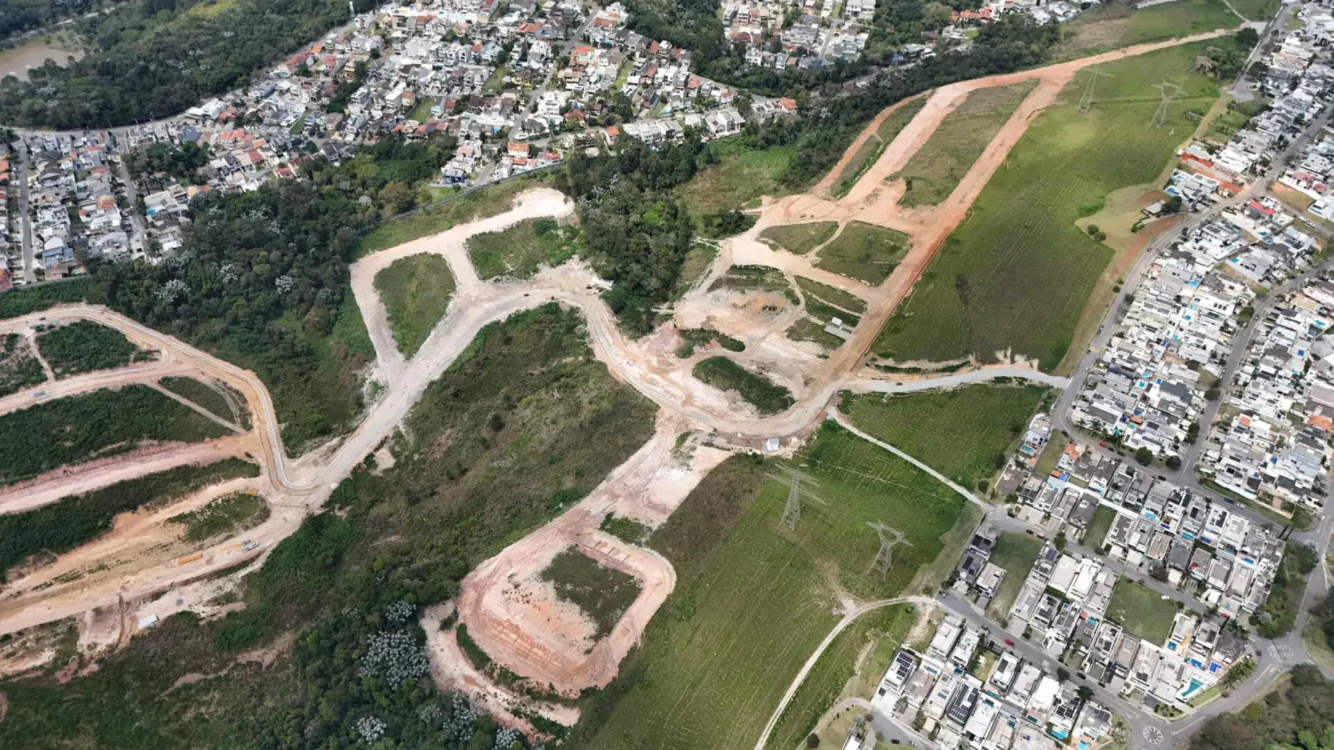 obras do Reserva Aruã Scopel cercado de área verde no Aruã Mogi das Cruzes SP